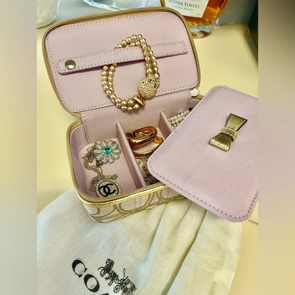 Coach Jewelry Box Zip Around/Divided Sections EUC Lavender&tan plaid w/kissingCs - Picture 5 of 10